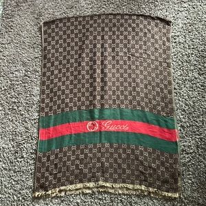 Authentic Gucci silk scarf 🧣